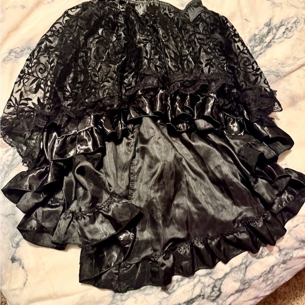 Elegant Red & Black Corset Dress. Halloween, Steam Punk, Saloon Girl, Wild West - Picture 4 of 8